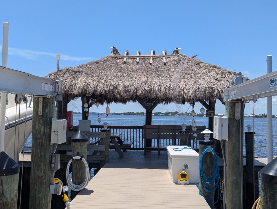 待售: $215,000 (2 贝兹, 2 浴室, 1072 平方英尺)