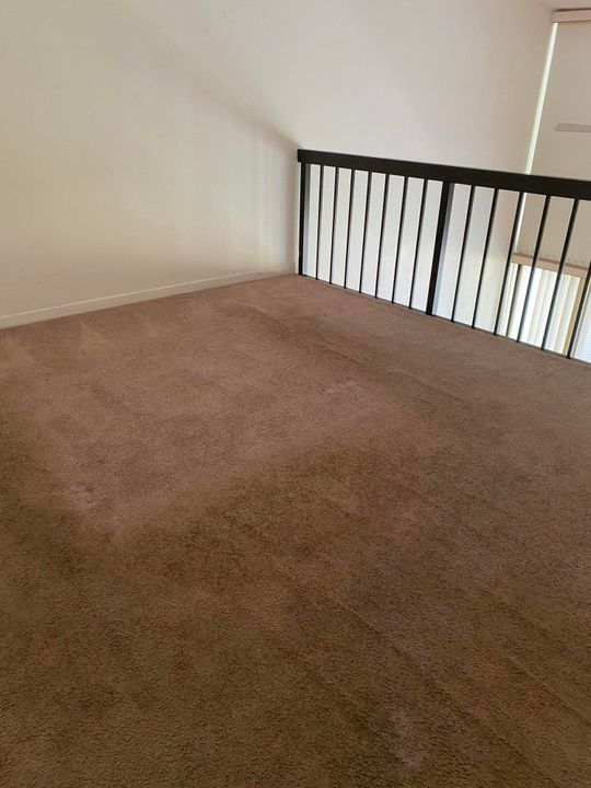 合同活跃: $199,000 (1 贝兹, 2 浴室, 922 平方英尺)