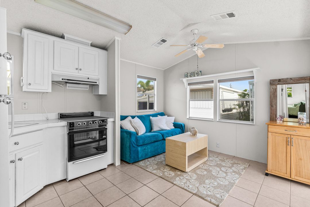 待售: $260,000 (1 贝兹, 1 浴室, 288 平方英尺)