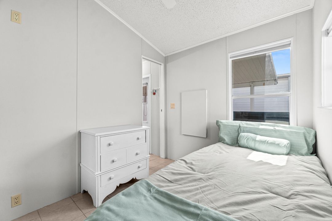 待售: $260,000 (1 贝兹, 1 浴室, 288 平方英尺)