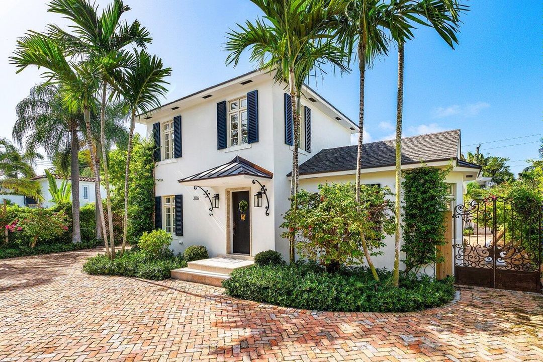 合同活跃: $32,000 (6 贝兹, 5 浴室, 3752 平方英尺)