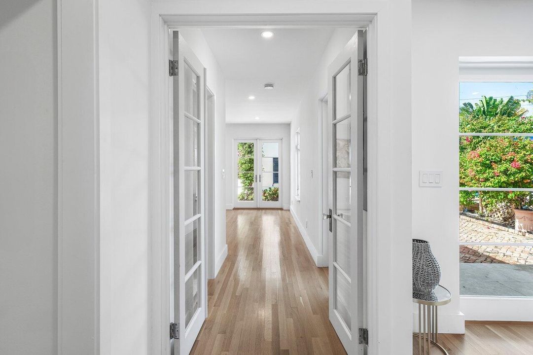 合同活跃: $32,000 (6 贝兹, 5 浴室, 3752 平方英尺)