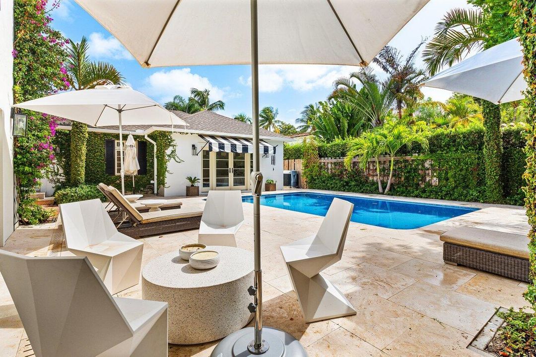 合同活跃: $32,000 (6 贝兹, 5 浴室, 3752 平方英尺)