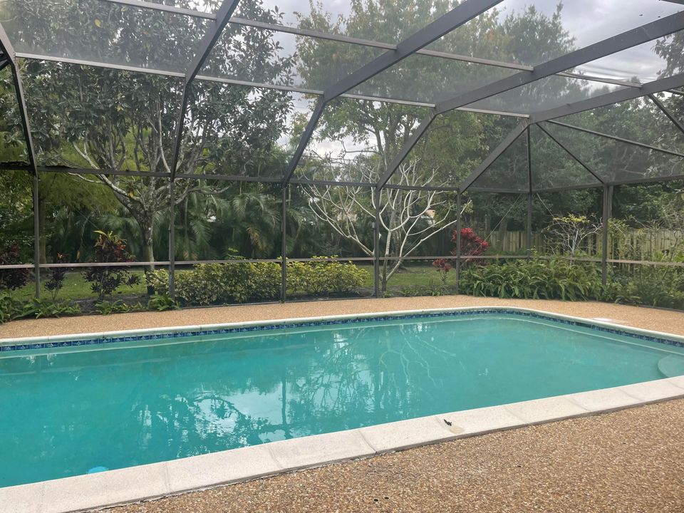 合同活跃: $5,750 (3 贝兹, 2 浴室, 2085 平方英尺)