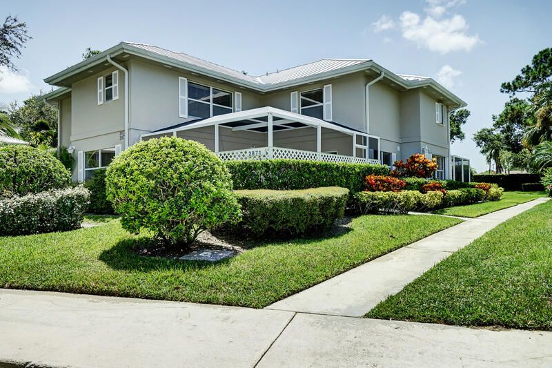 Недавно продано: $263,300 (2 спален, 2 ванн, 1374 Квадратных фут)