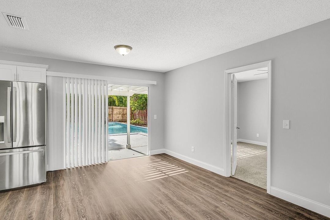 合同活跃: $389,000 (3 贝兹, 2 浴室, 1876 平方英尺)