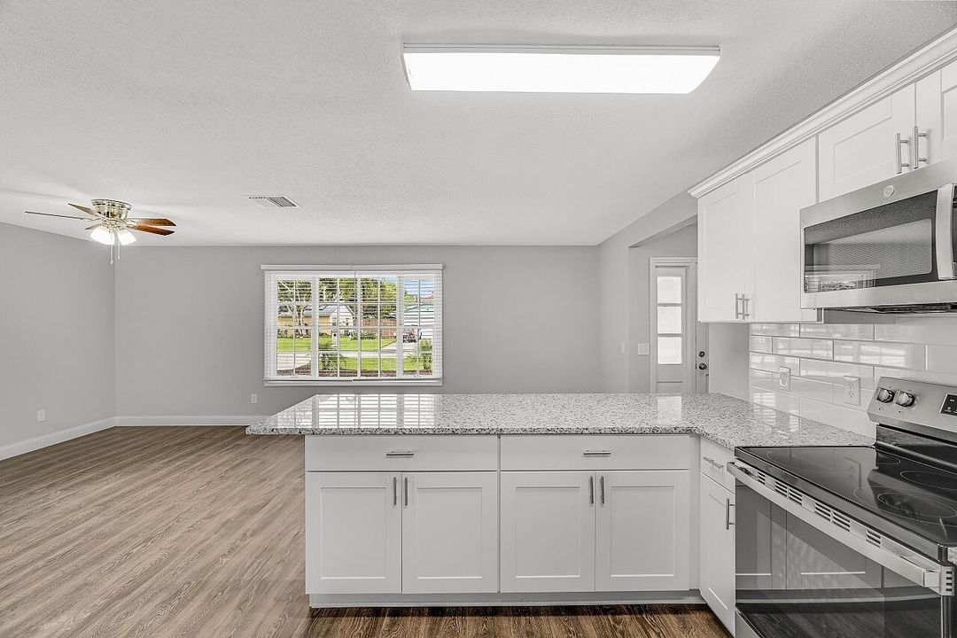 合同活跃: $389,000 (3 贝兹, 2 浴室, 1876 平方英尺)