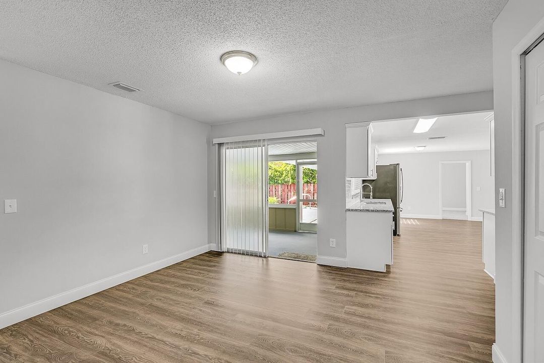 合同活跃: $389,000 (3 贝兹, 2 浴室, 1876 平方英尺)