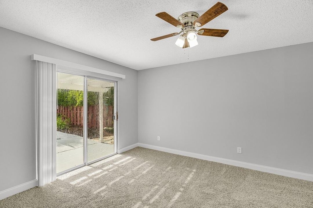 合同活跃: $389,000 (3 贝兹, 2 浴室, 1876 平方英尺)