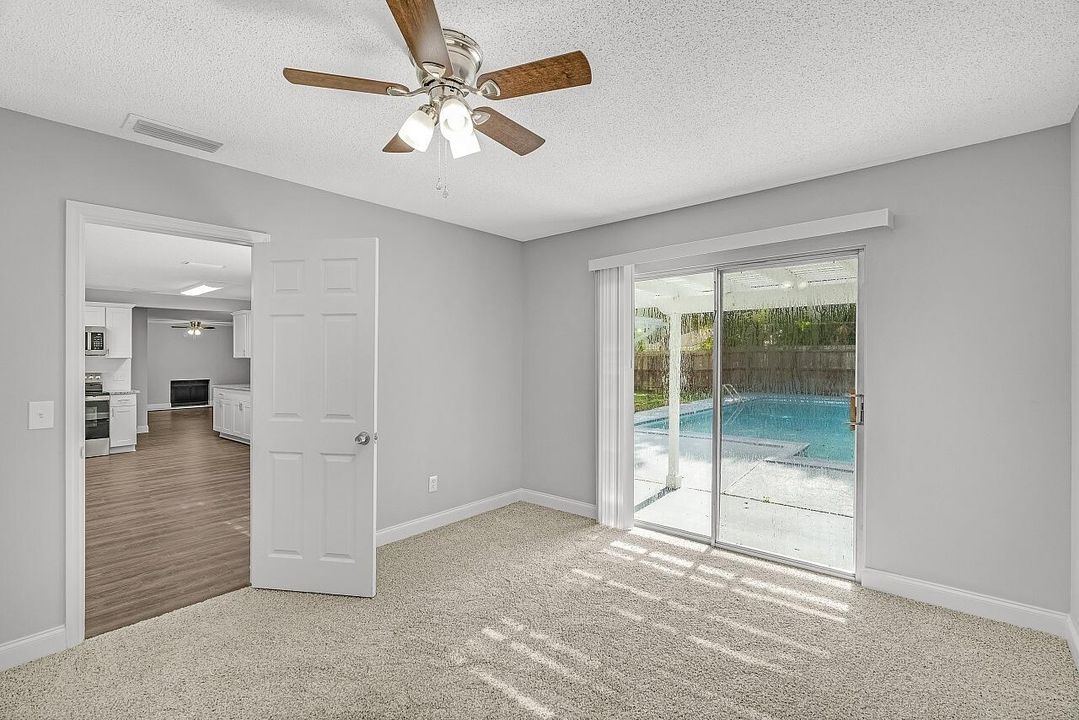 合同活跃: $389,000 (3 贝兹, 2 浴室, 1876 平方英尺)