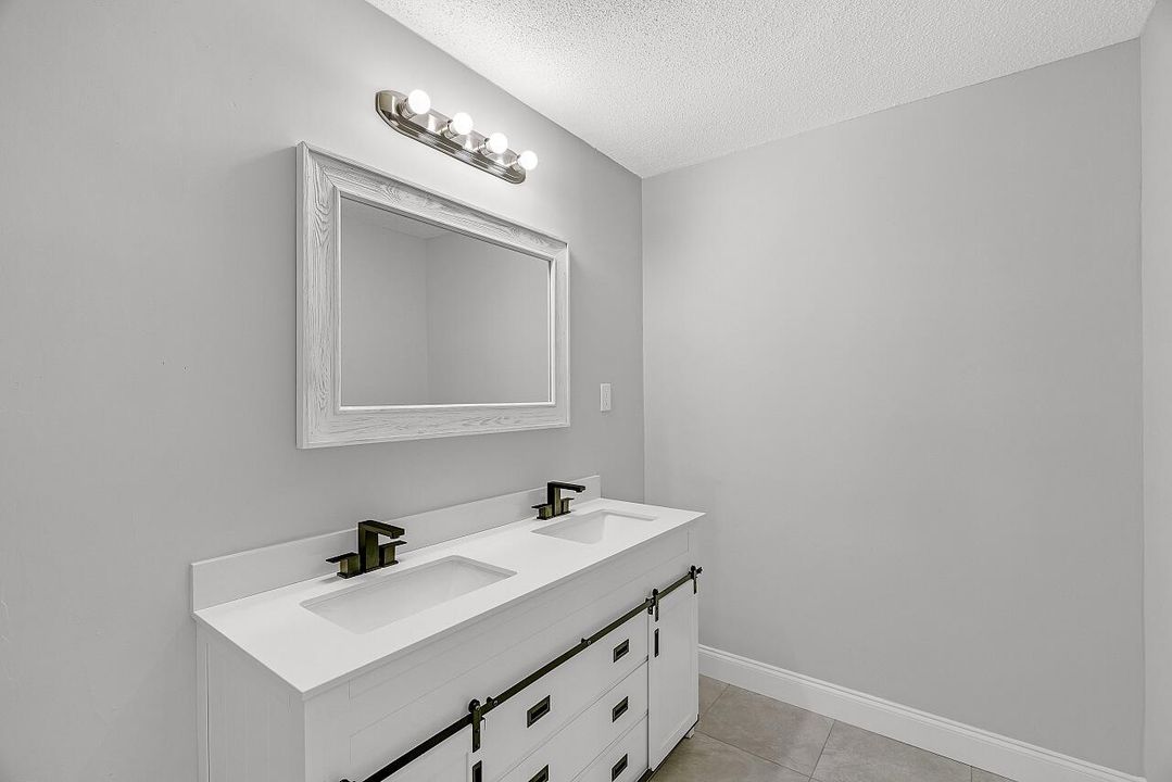 合同活跃: $389,000 (3 贝兹, 2 浴室, 1876 平方英尺)