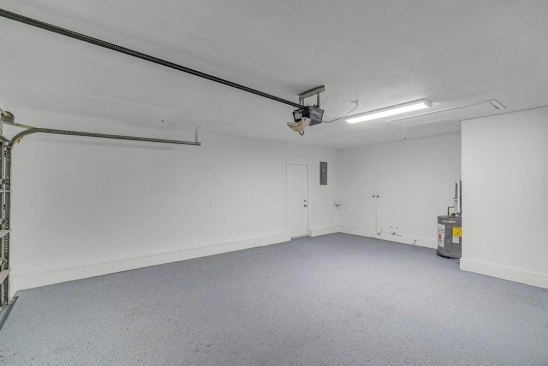 合同活跃: $389,000 (3 贝兹, 2 浴室, 1876 平方英尺)