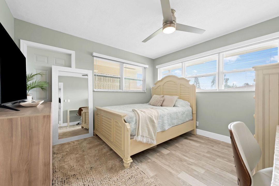 For Sale: $245,000 (2 beds, 2 baths, 1000 Square Feet)