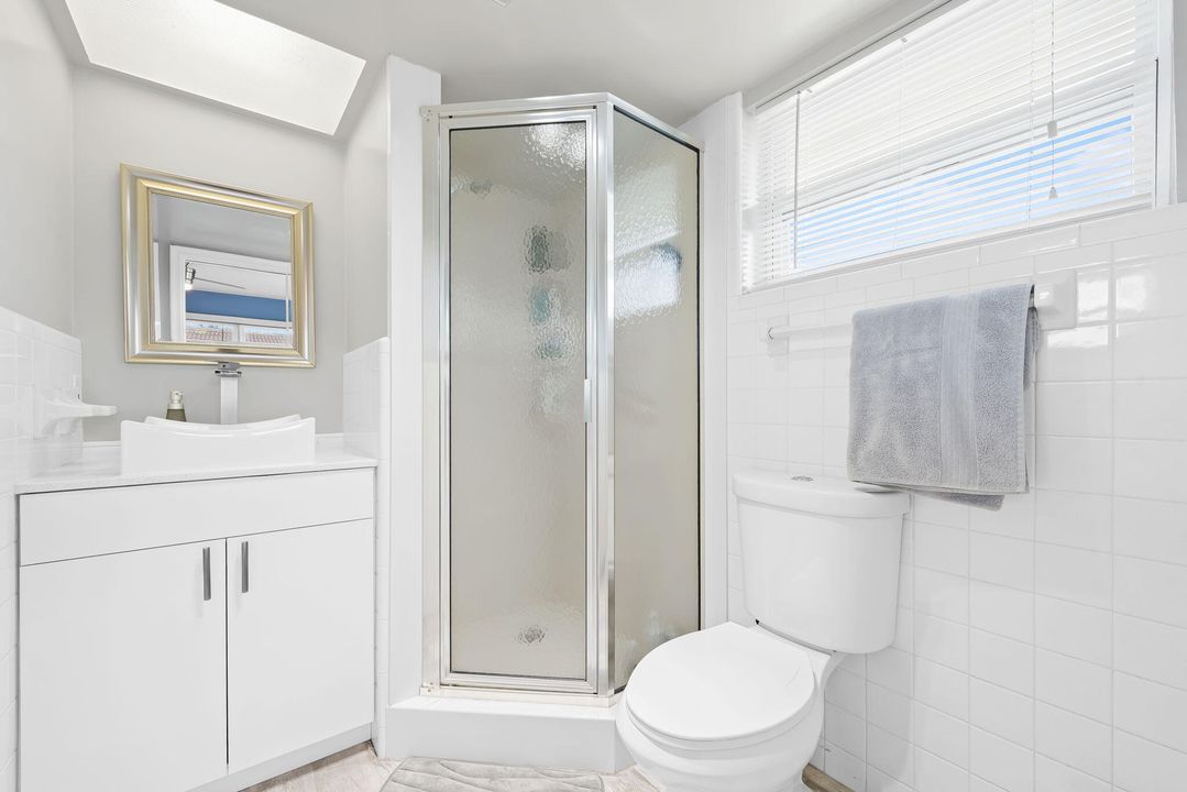 For Sale: $245,000 (2 beds, 2 baths, 1000 Square Feet)