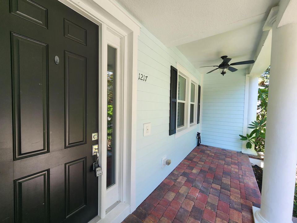 Active With Contract: $3,400 (3 beds, 2 baths, 1533 Square Feet)