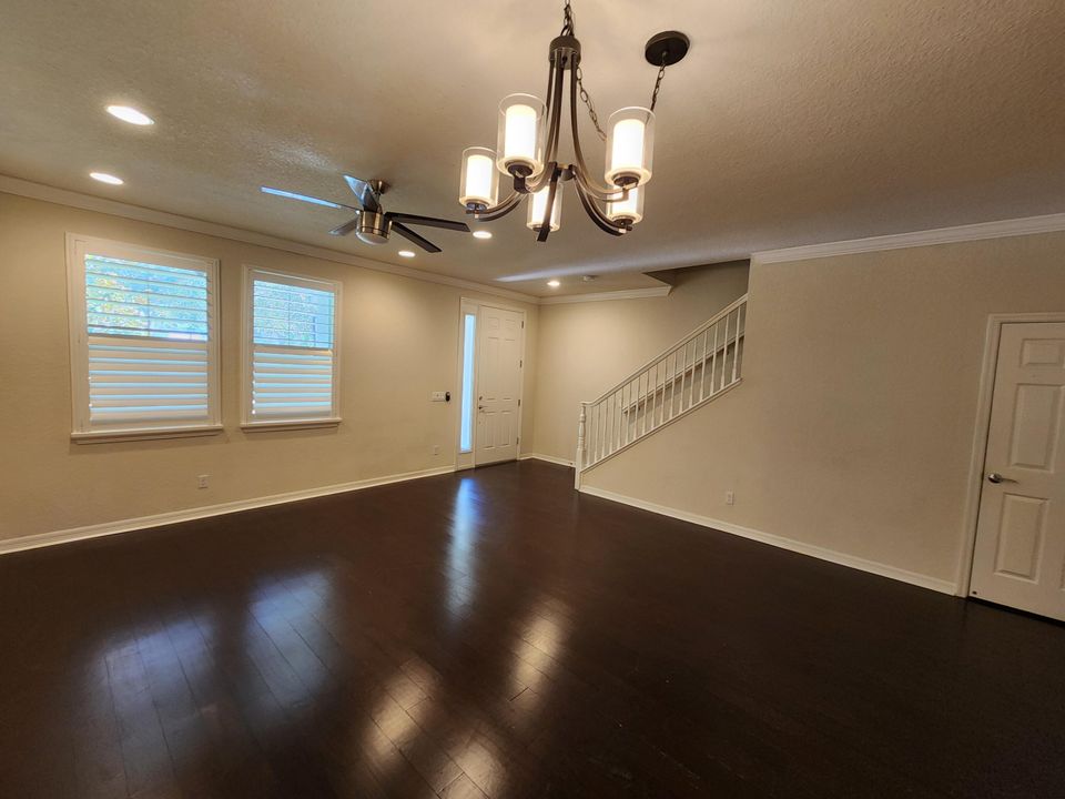 Active With Contract: $3,400 (3 beds, 2 baths, 1533 Square Feet)