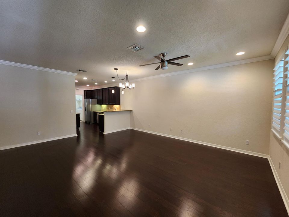 Active With Contract: $3,400 (3 beds, 2 baths, 1533 Square Feet)