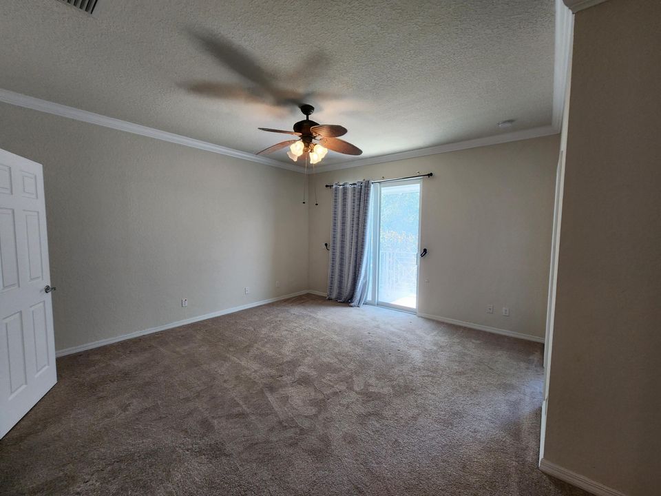 Active With Contract: $3,400 (3 beds, 2 baths, 1533 Square Feet)