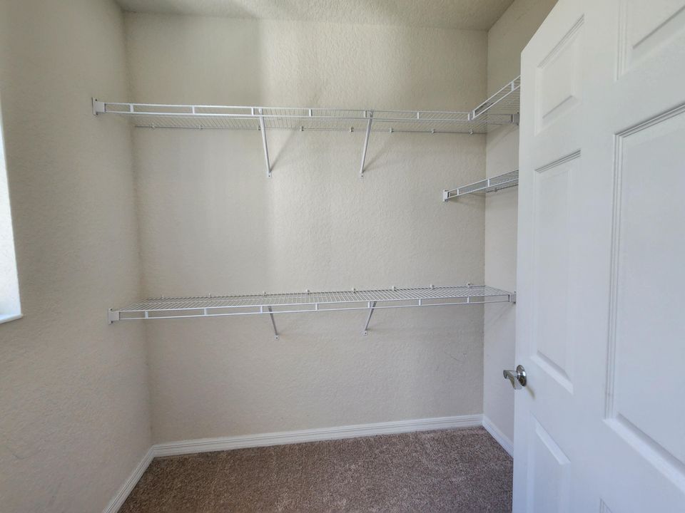 Active With Contract: $3,400 (3 beds, 2 baths, 1533 Square Feet)