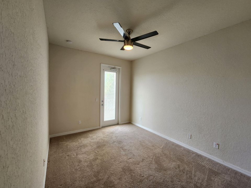 Active With Contract: $3,400 (3 beds, 2 baths, 1533 Square Feet)
