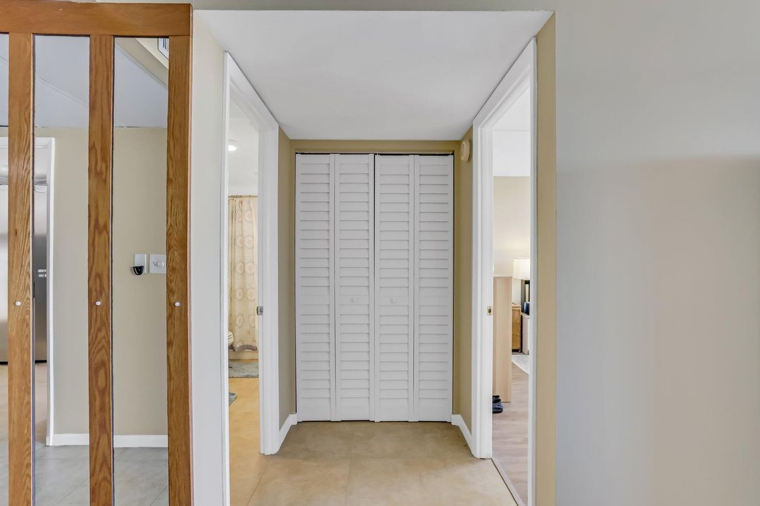 Active With Contract: $235,000 (1 beds, 1 baths, 795 Square Feet)