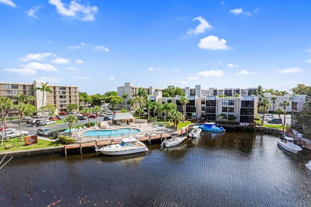 Active With Contract: $235,000 (1 beds, 1 baths, 795 Square Feet)