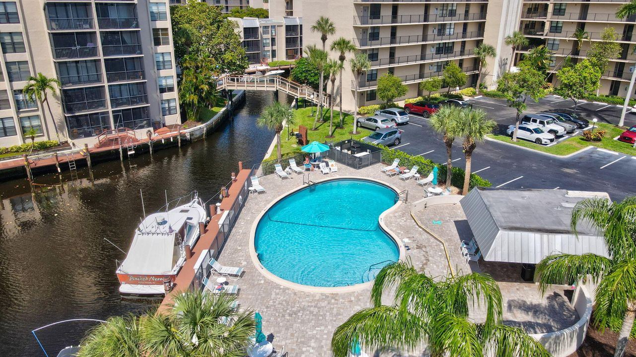 Active With Contract: $235,000 (1 beds, 1 baths, 795 Square Feet)