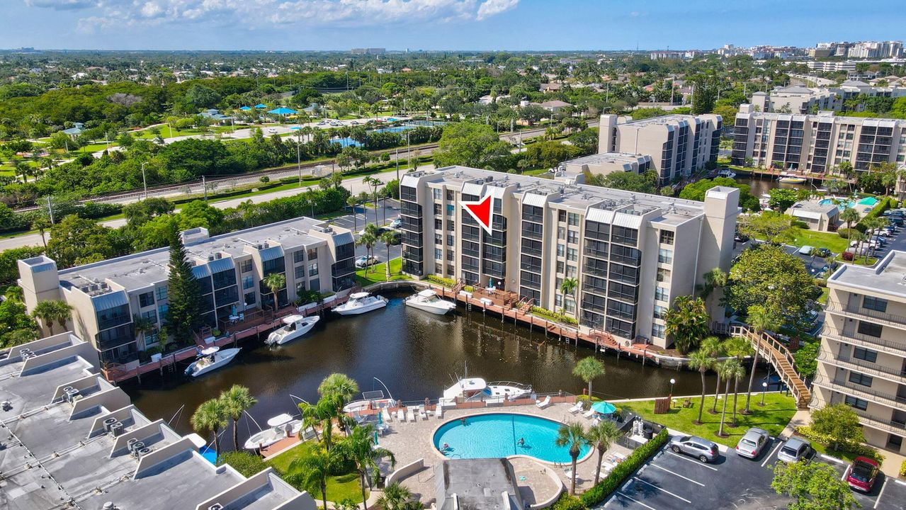 Active With Contract: $235,000 (1 beds, 1 baths, 795 Square Feet)