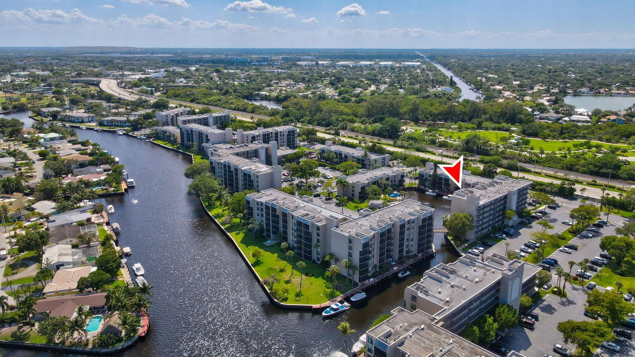 Active With Contract: $235,000 (1 beds, 1 baths, 795 Square Feet)