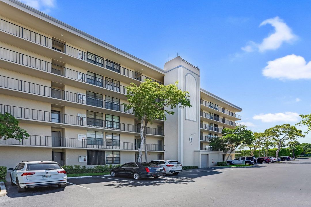 Active With Contract: $235,000 (1 beds, 1 baths, 795 Square Feet)