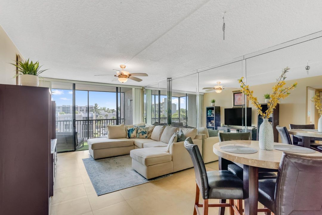 Active With Contract: $235,000 (1 beds, 1 baths, 795 Square Feet)