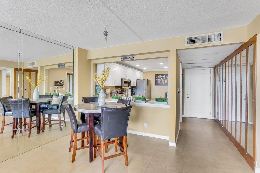 Active With Contract: $235,000 (1 beds, 1 baths, 795 Square Feet)