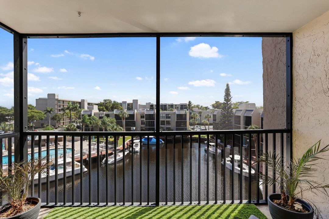 Active With Contract: $235,000 (1 beds, 1 baths, 795 Square Feet)