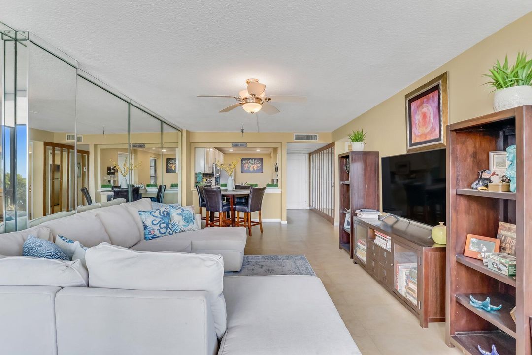 Active With Contract: $235,000 (1 beds, 1 baths, 795 Square Feet)