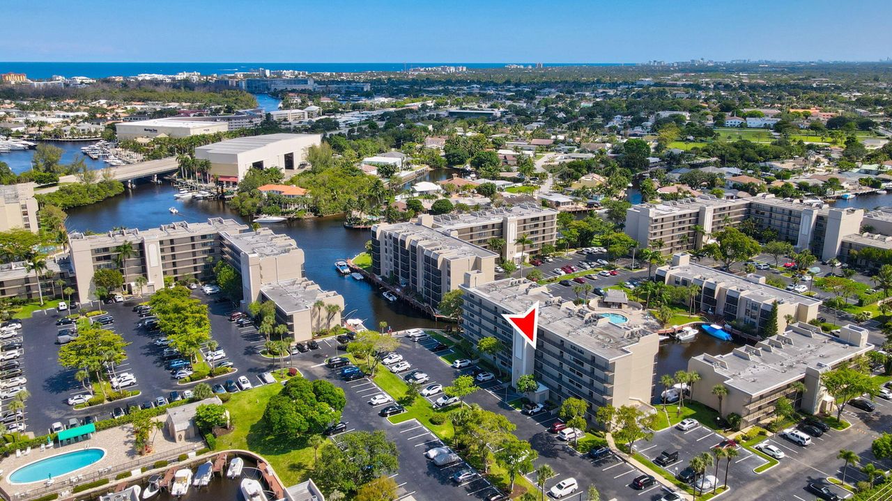 Active With Contract: $235,000 (1 beds, 1 baths, 795 Square Feet)