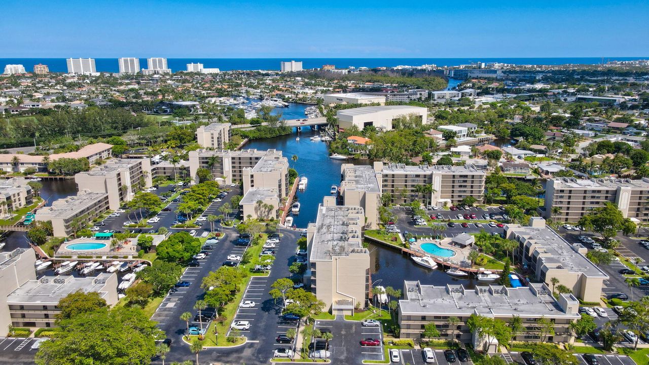 Active With Contract: $235,000 (1 beds, 1 baths, 795 Square Feet)