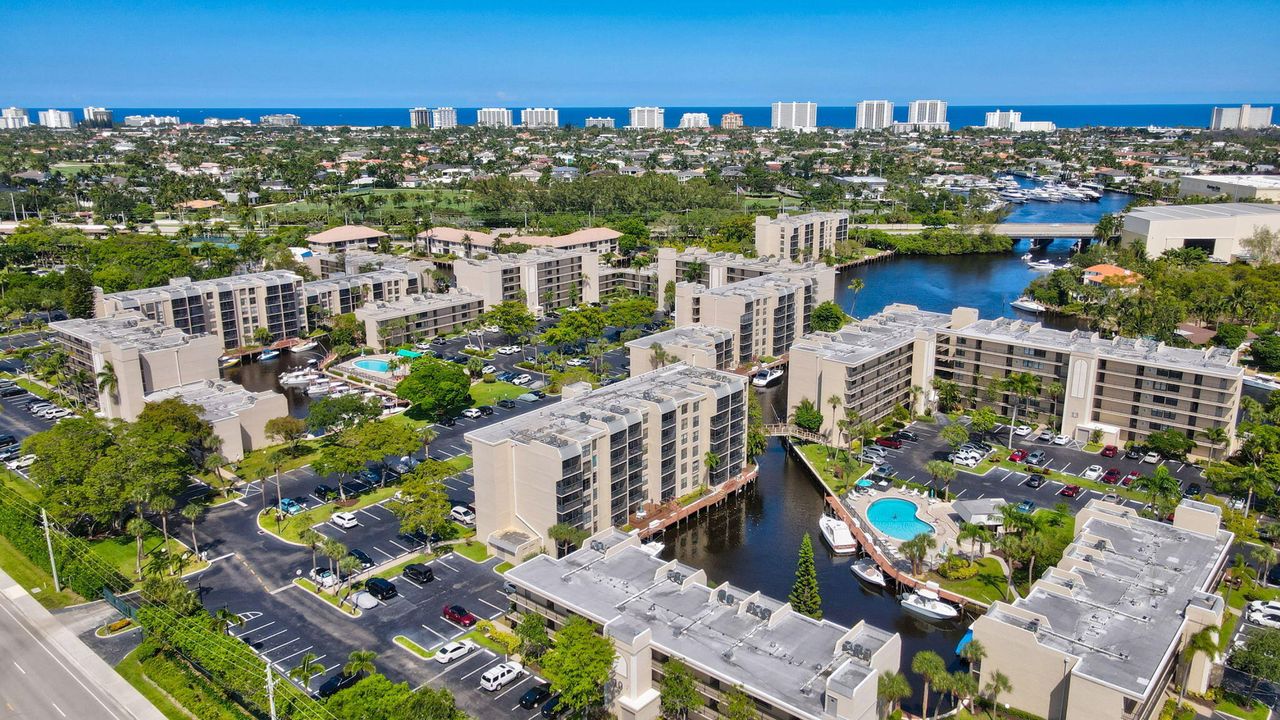 Active With Contract: $235,000 (1 beds, 1 baths, 795 Square Feet)