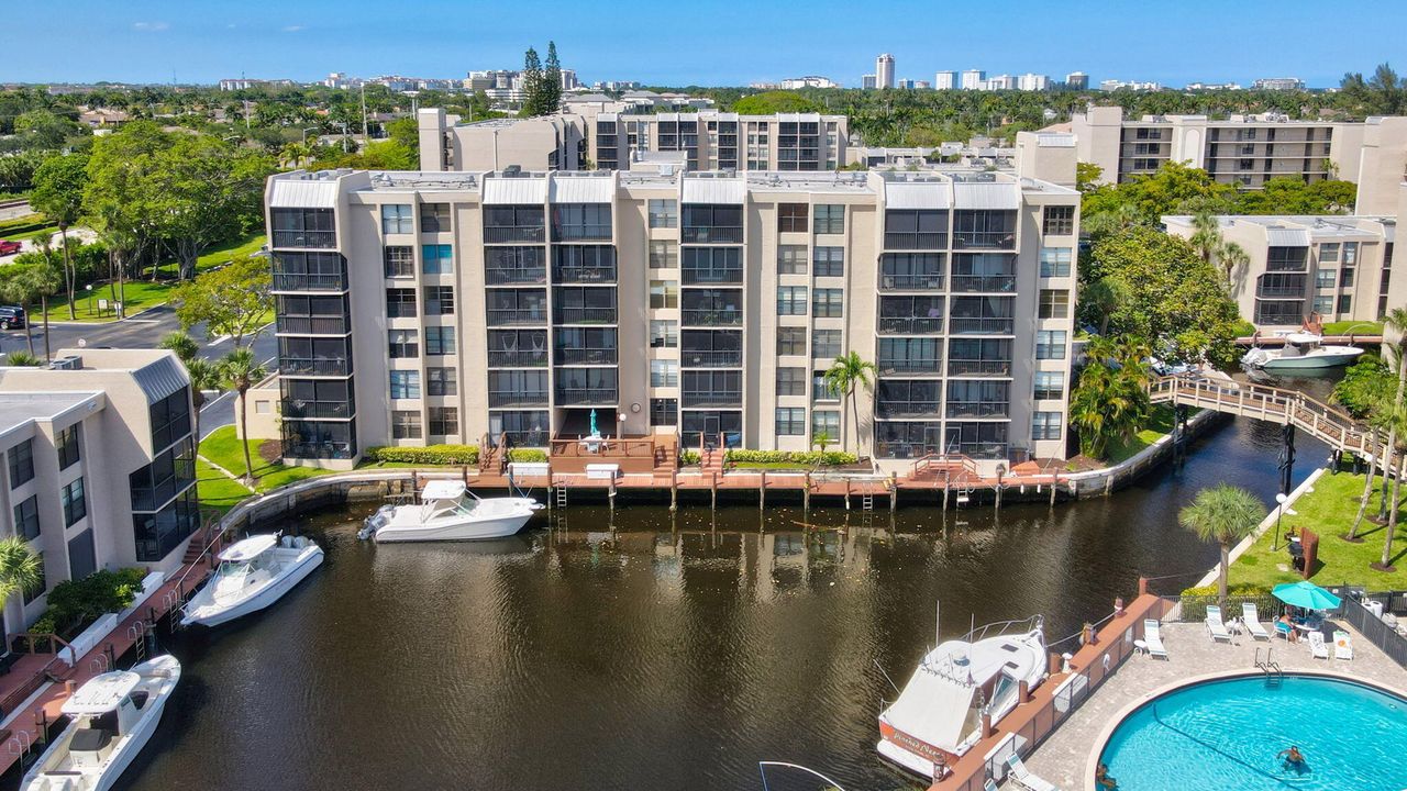 Active With Contract: $235,000 (1 beds, 1 baths, 795 Square Feet)