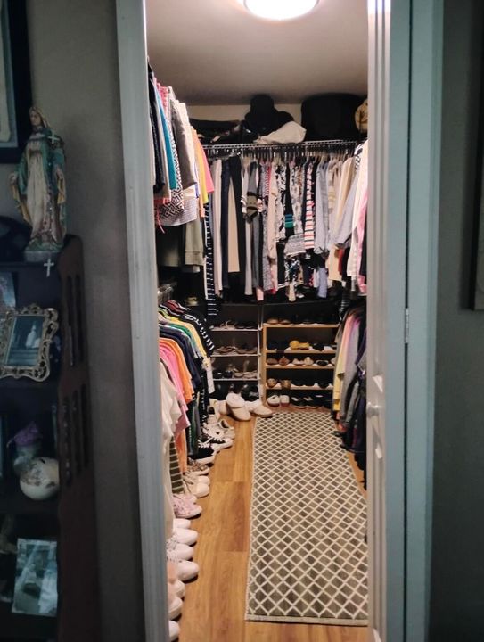 For Sale: $165,000 (1 beds, 1 baths, 840 Square Feet)