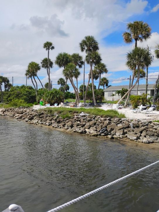 For Sale: $165,000 (1 beds, 1 baths, 840 Square Feet)