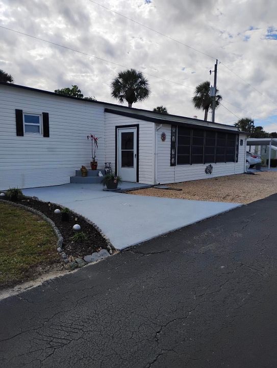 For Sale: $165,000 (1 beds, 1 baths, 840 Square Feet)