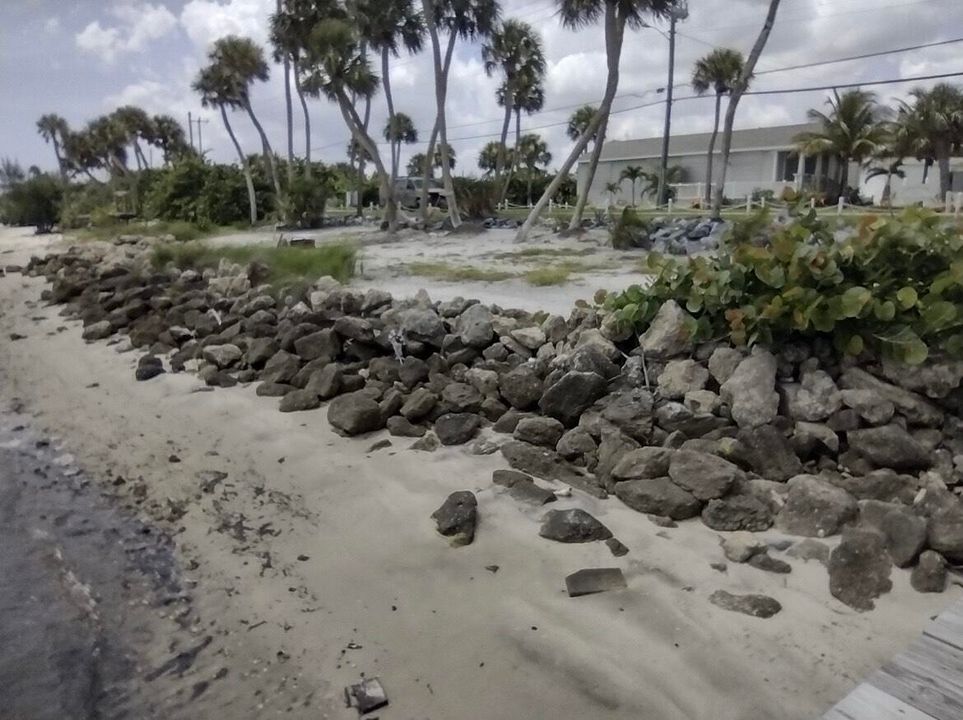 For Sale: $165,000 (1 beds, 1 baths, 840 Square Feet)