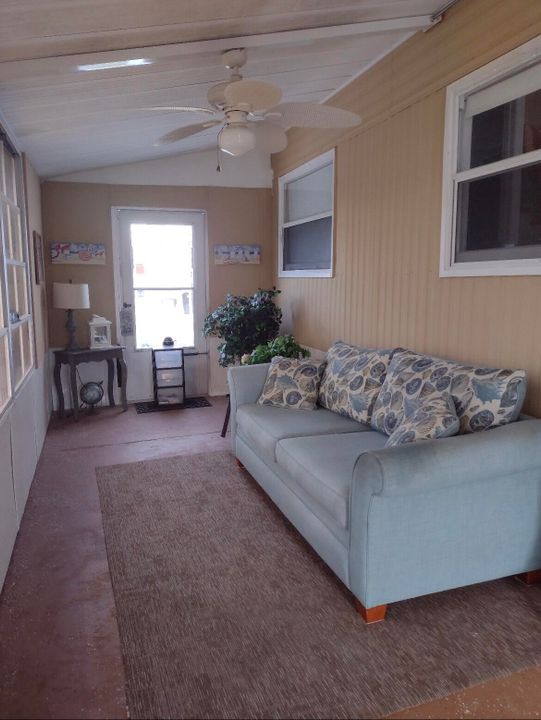 For Sale: $165,000 (1 beds, 1 baths, 840 Square Feet)