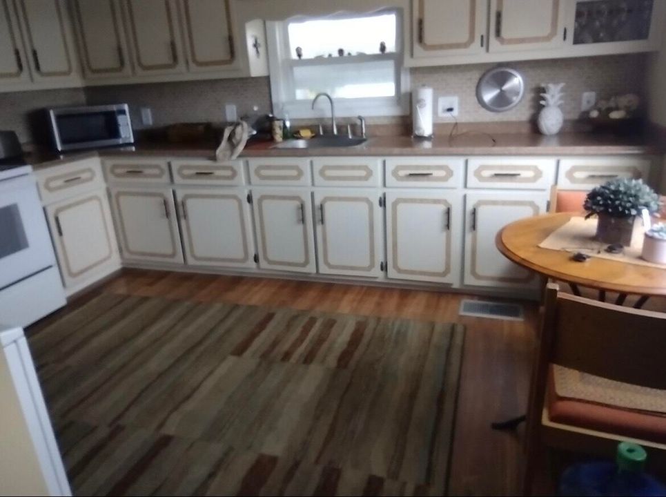 For Sale: $165,000 (1 beds, 1 baths, 840 Square Feet)