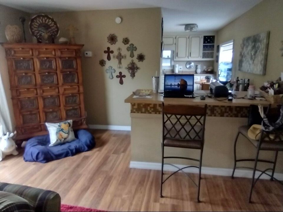 For Sale: $165,000 (1 beds, 1 baths, 840 Square Feet)