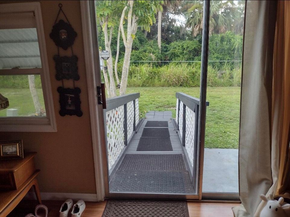 For Sale: $165,000 (1 beds, 1 baths, 840 Square Feet)