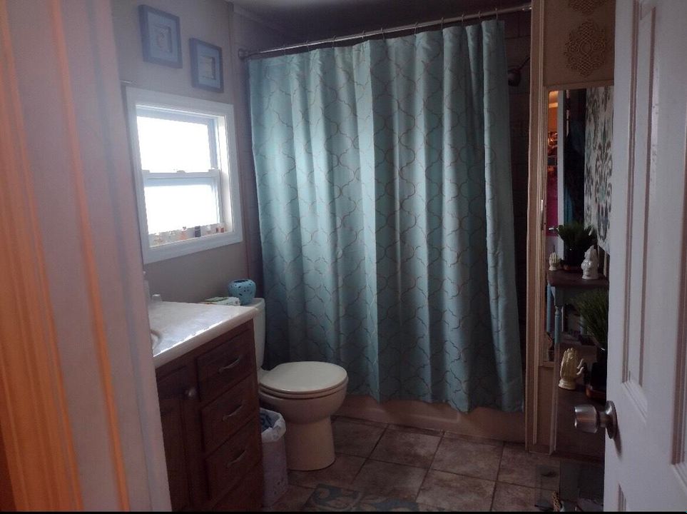 For Sale: $165,000 (1 beds, 1 baths, 840 Square Feet)