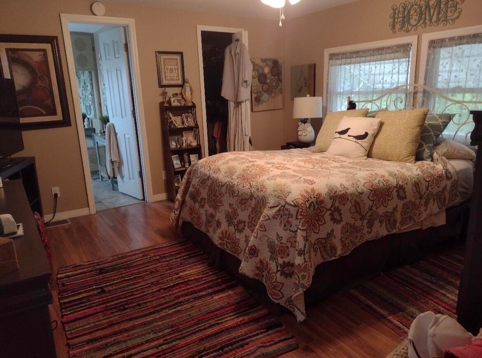 For Sale: $165,000 (1 beds, 1 baths, 840 Square Feet)