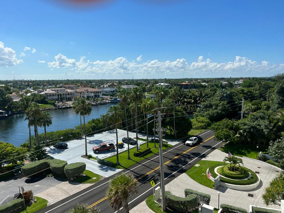 Active With Contract: $2,450 (1 beds, 1 baths, 690 Square Feet)