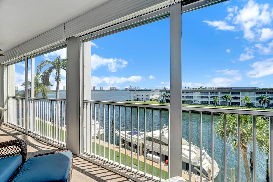 合同活跃: $3,000 (1 贝兹, 1 浴室, 720 平方英尺)